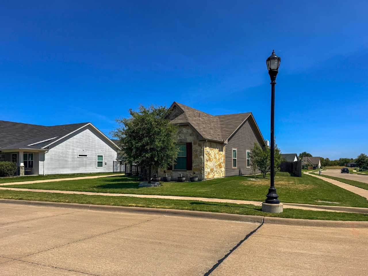 1593 Lizzie Ln - Photo 4 of 30