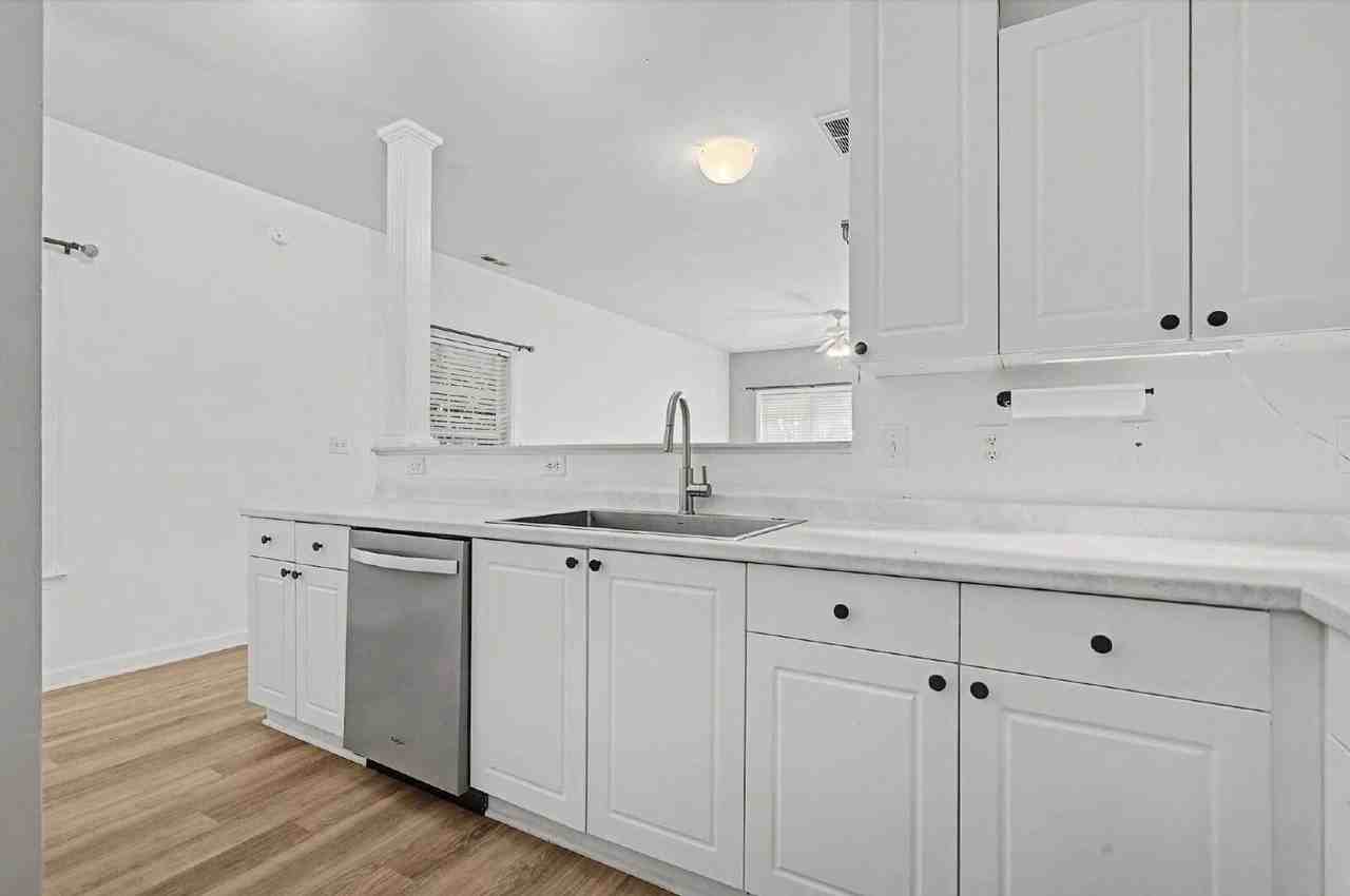 2117 Metacomet Way - Photo 7 of 40
