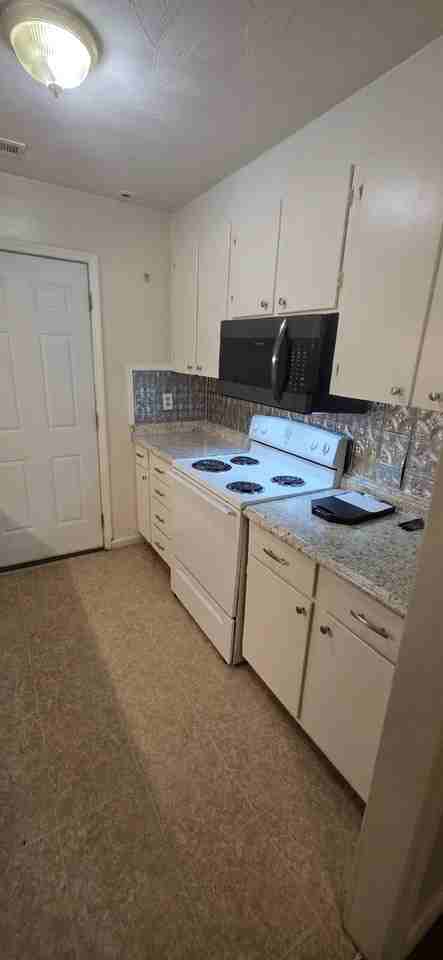 1075 7th Ave Nw #1 - Photo 4 of 18