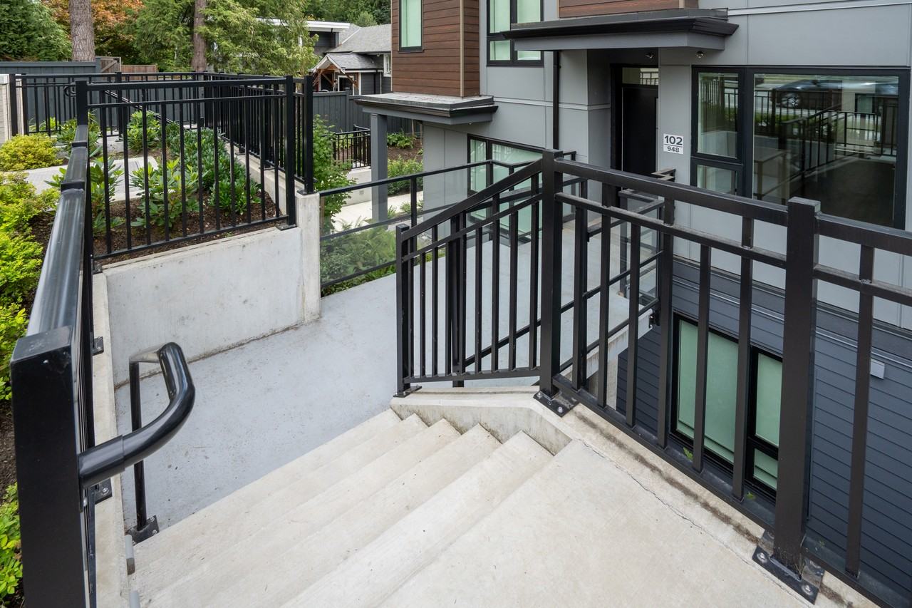 948 Lytton Street - Photo 2 of 23