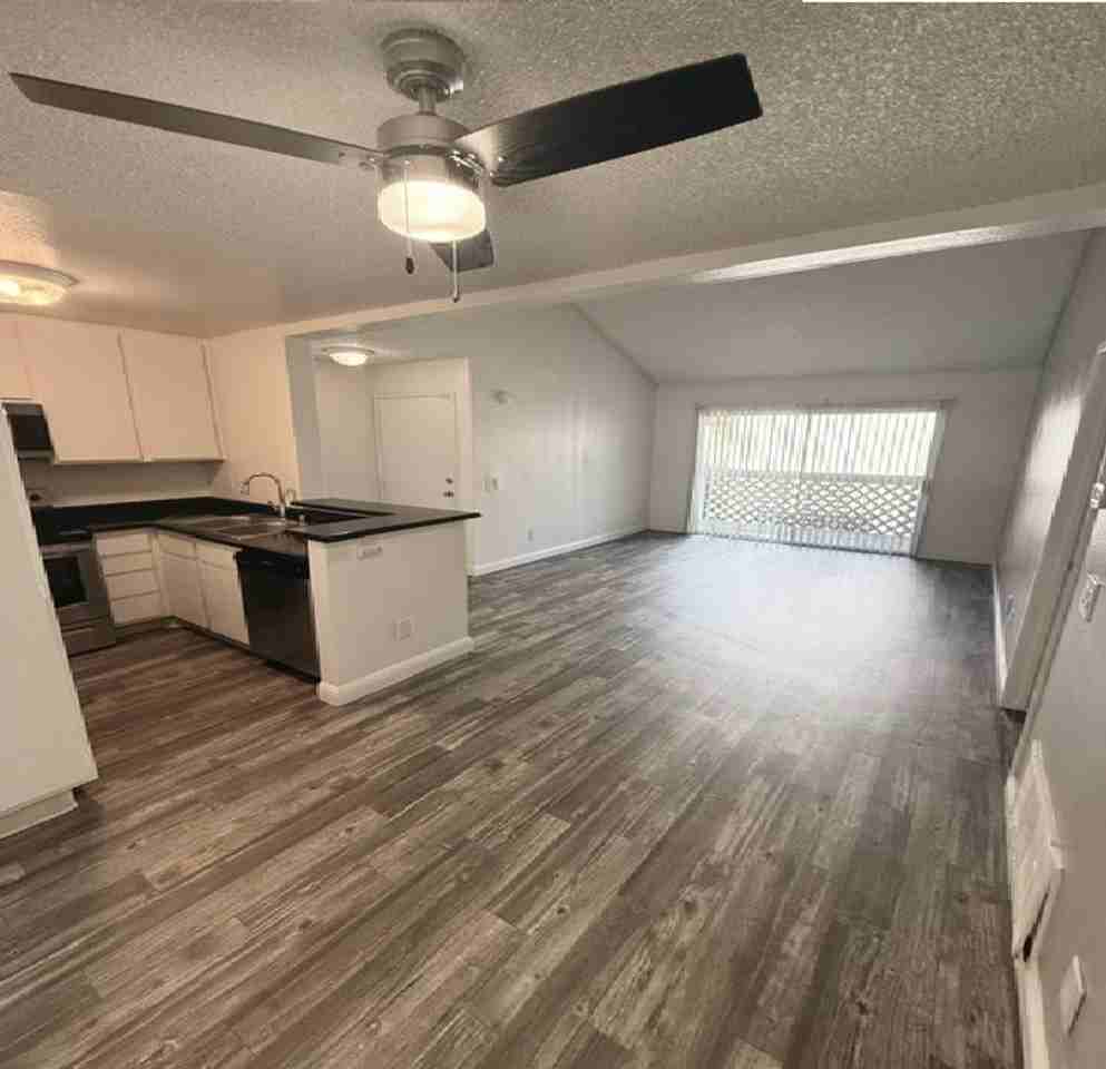 BC - Bonita Court - Photo 3 of 32