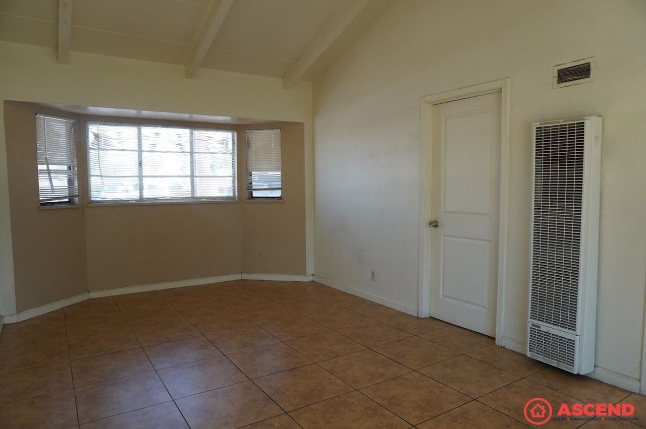 1700 Shamrock Way - Photo 5 of 18