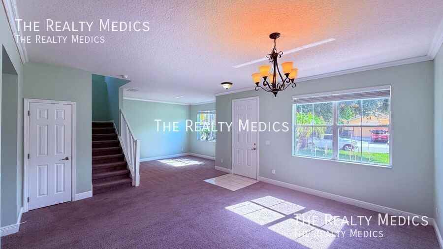 10031 Chorlton Cir - Photo 4 of 33