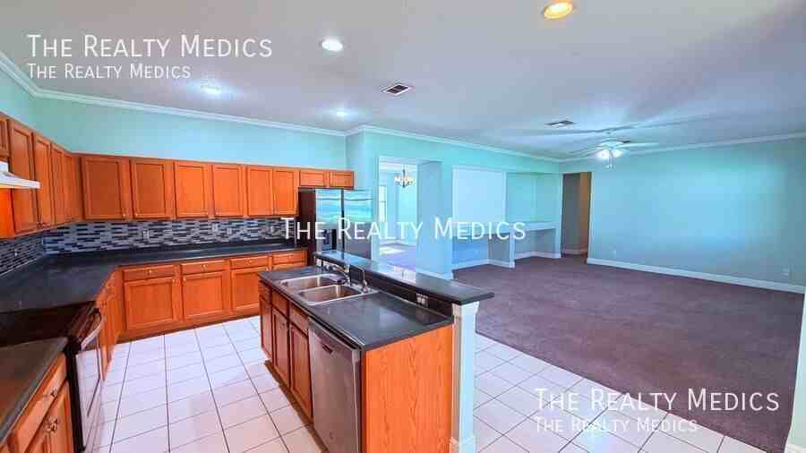 10031 Chorlton Cir - Photo 7 of 33