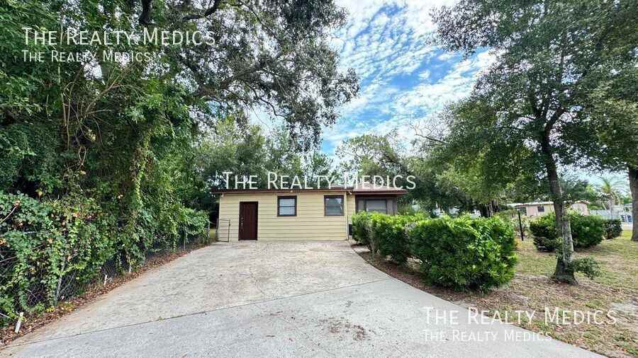 1100 Santa Anita St - Photo 2 of 37