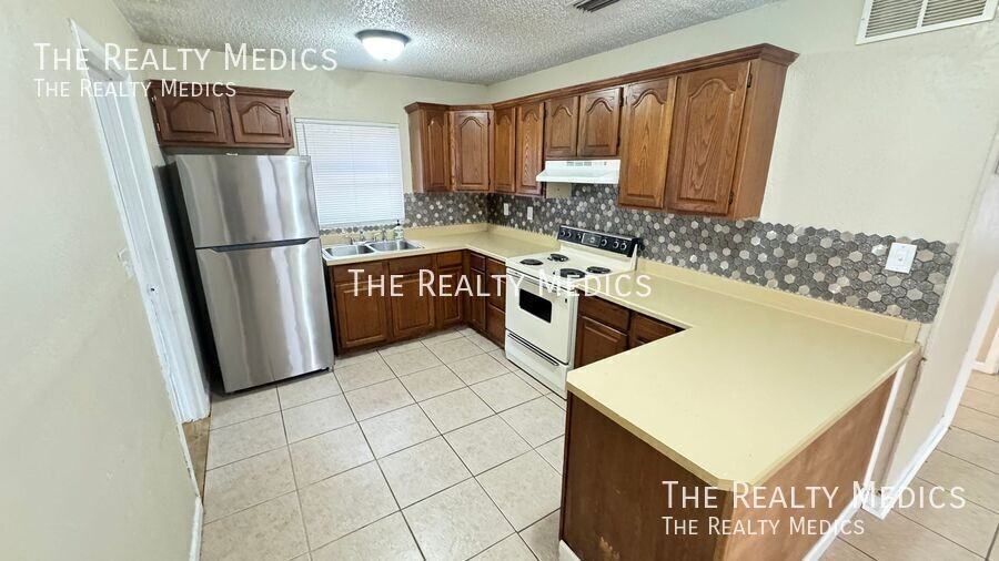 1100 Santa Anita St - Photo 5 of 37