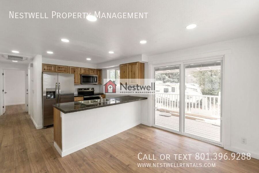1123 S 680 W - Photo 3 of 30