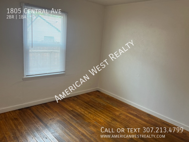 1805 Central Ave - Photo 4 of 7