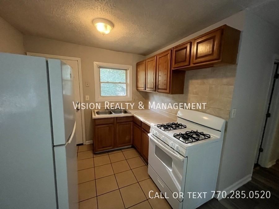 2954 Jones St - Photo 7 of 30