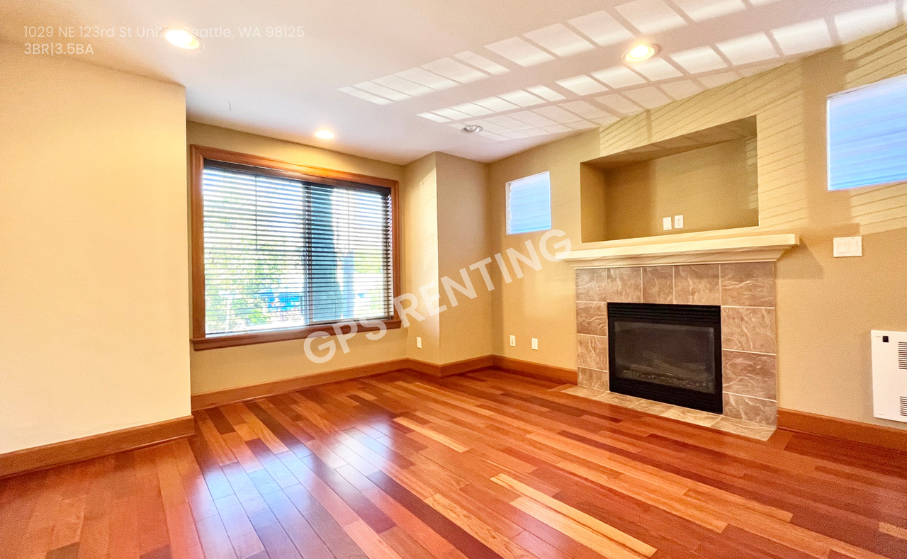 1029 Ne 123rd St #C - Photo 3 of 19