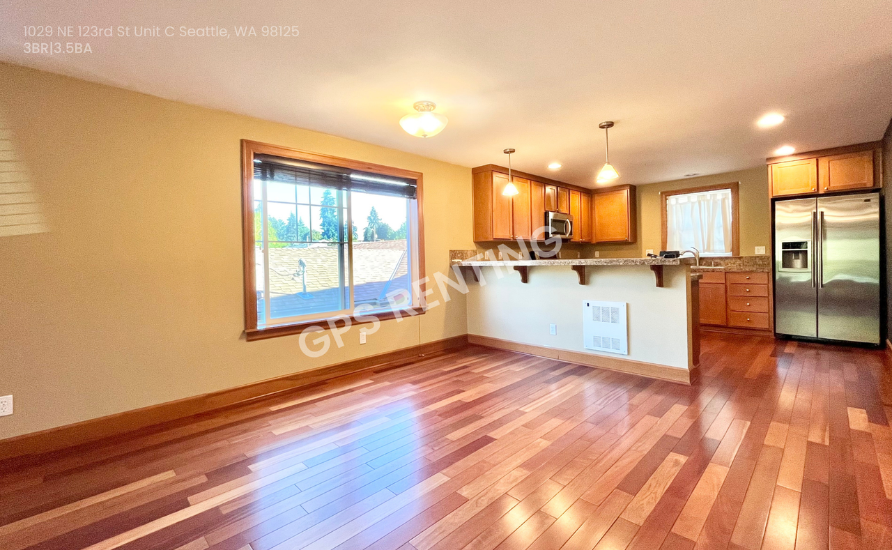 1029 Ne 123rd St #C - Photo 4 of 19