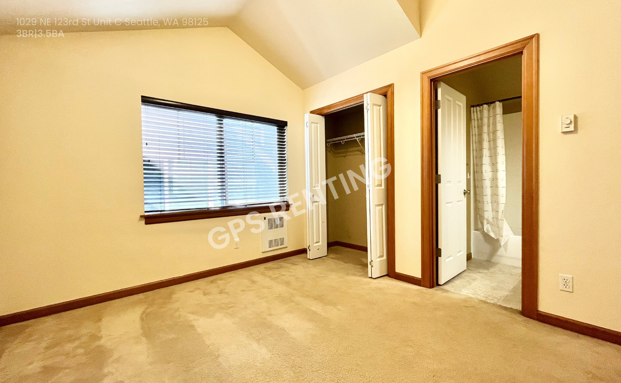 1029 Ne 123rd St #C - Photo 6 of 19