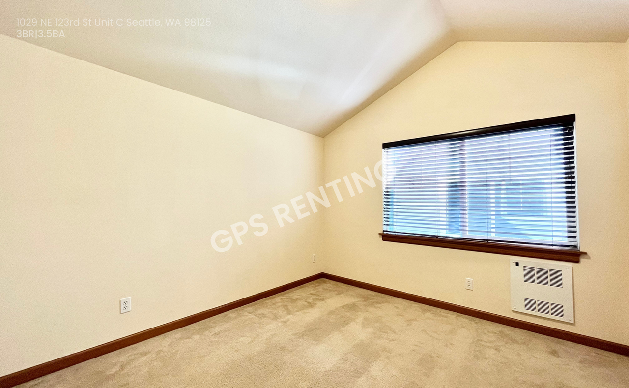 1029 Ne 123rd St #C - Photo 7 of 19