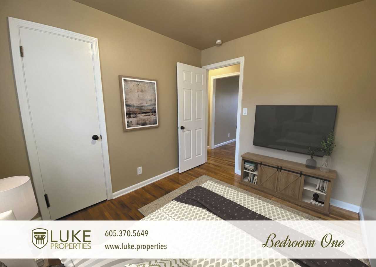 409 S Holly Ave - Photo 5 of 11
