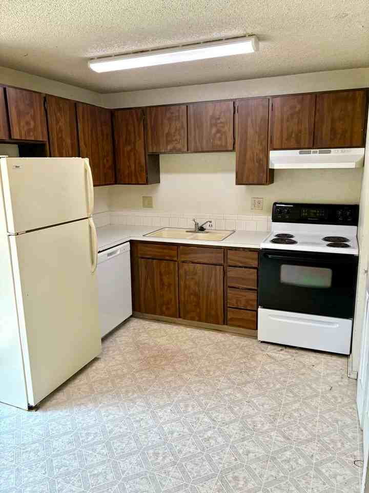 2330 S Colorado Ave - Photo 6 of 13