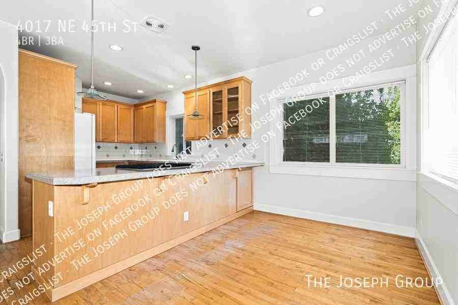 4017 Ne 45th St - Photo 3 of 28