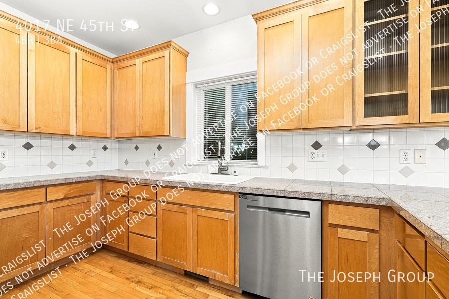 4017 Ne 45th St - Photo 4 of 28
