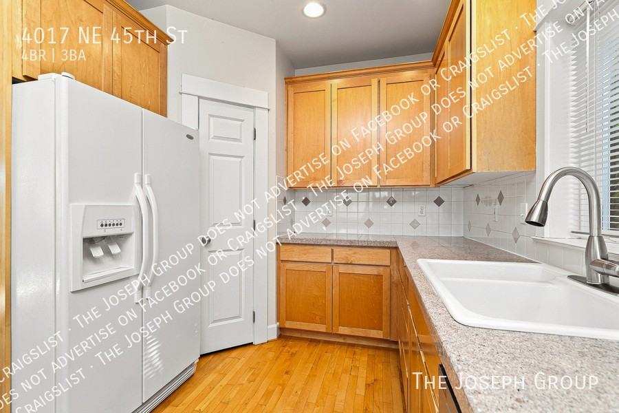 4017 Ne 45th St - Photo 5 of 28