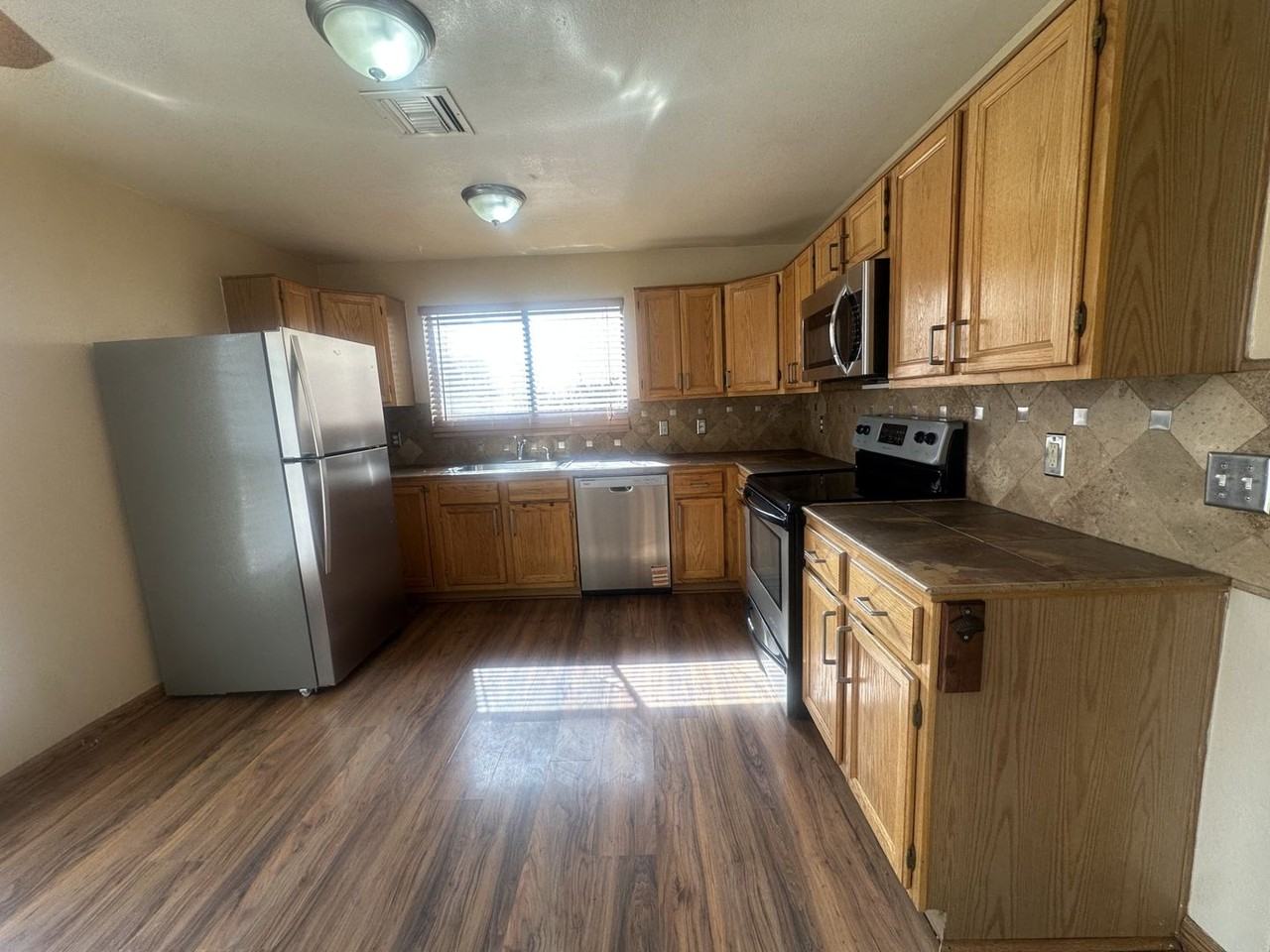 1249 E Laurel Ave - Photo 6 of 13