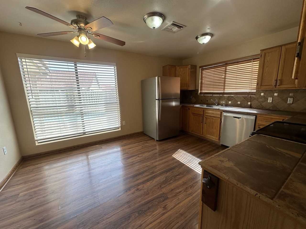 1249 E Laurel Ave - Photo 7 of 13