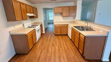 featured image of 940 Goldenrod St #1