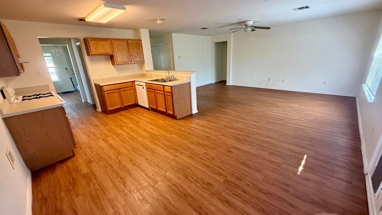 940 Goldenrod St #1 - Photo 3 of 14