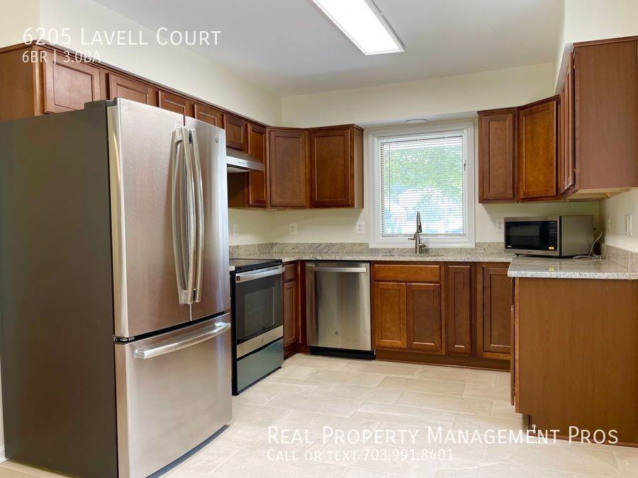 6205 Lavell Ct - Photo 4 of 25
