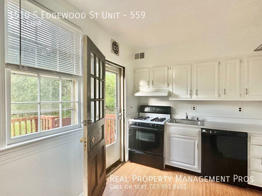 1510 S Edgewood St #559 - Photo 7 of 19
