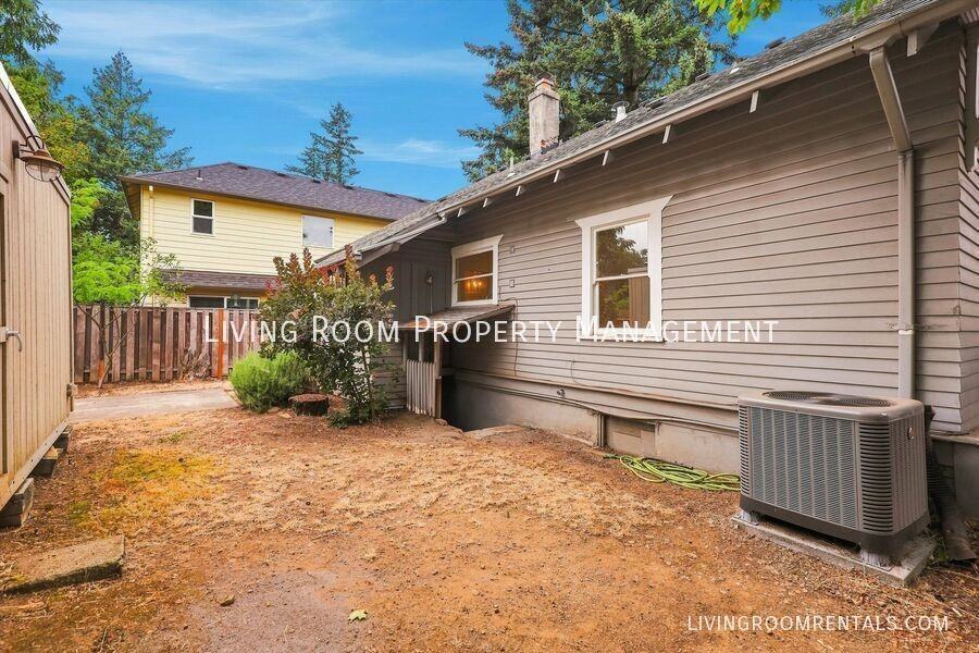 7504 Se Woodstock Blvd - Photo 7 of 36