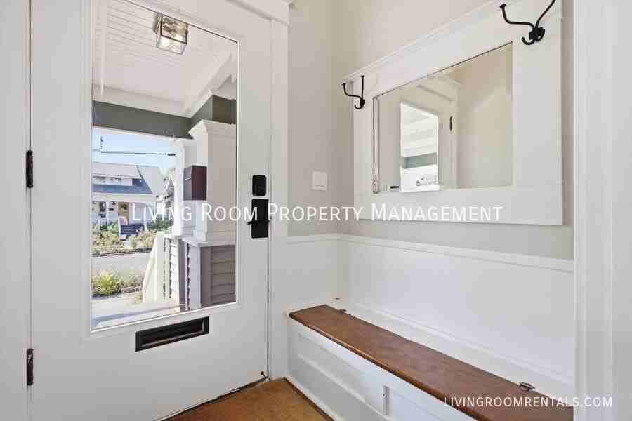 1740 Se 47th Ave - Photo 2 of 17