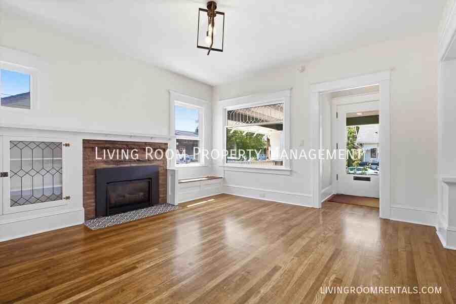 1740 Se 47th Ave - Photo 3 of 17
