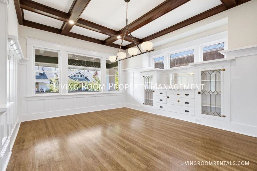 1740 Se 47th Ave - Photo 5 of 17