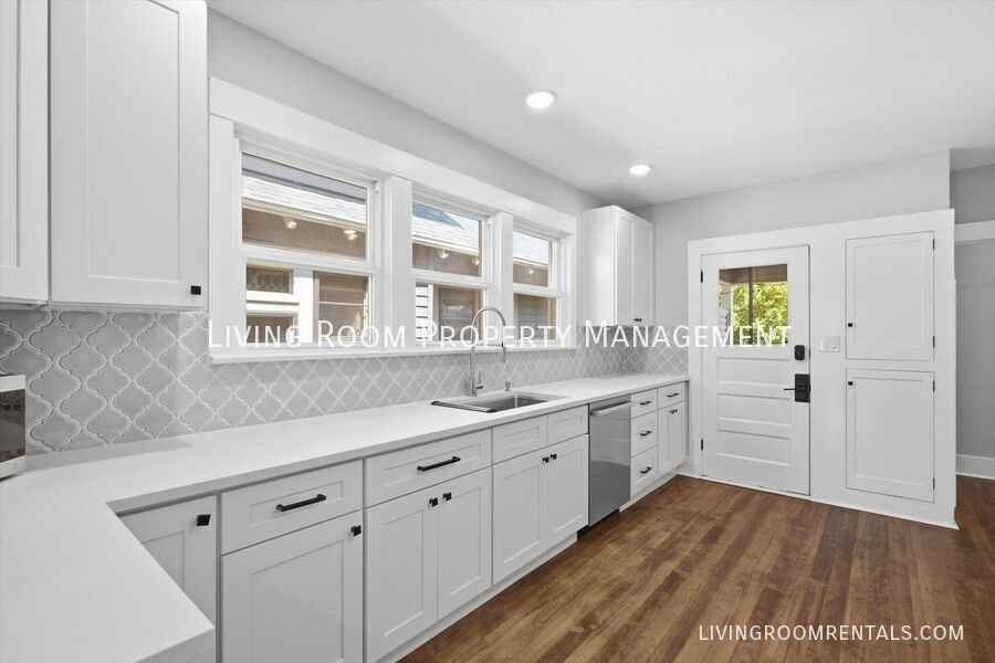 1740 Se 47th Ave - Photo 6 of 17