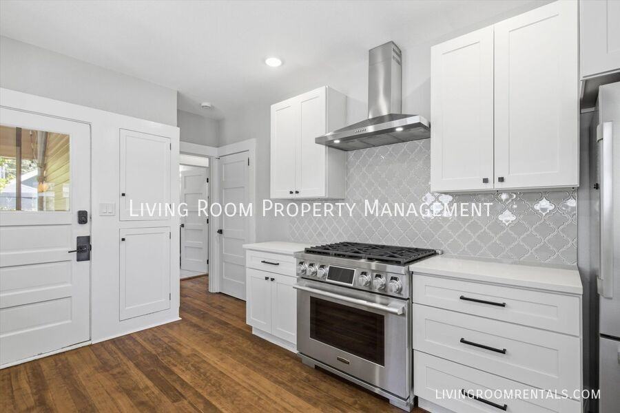 1740 Se 47th Ave - Photo 7 of 17