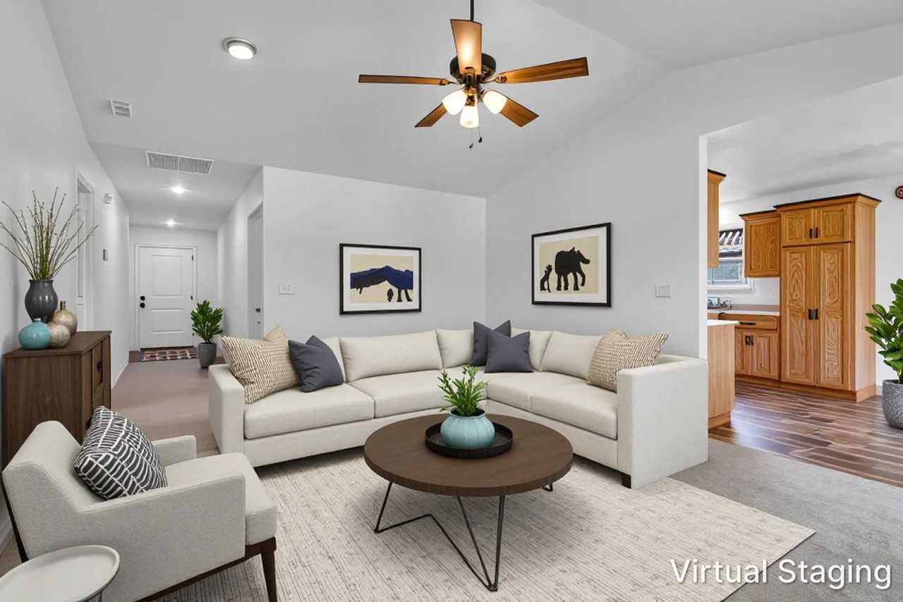 170 Travis St - Photo 2 of 31