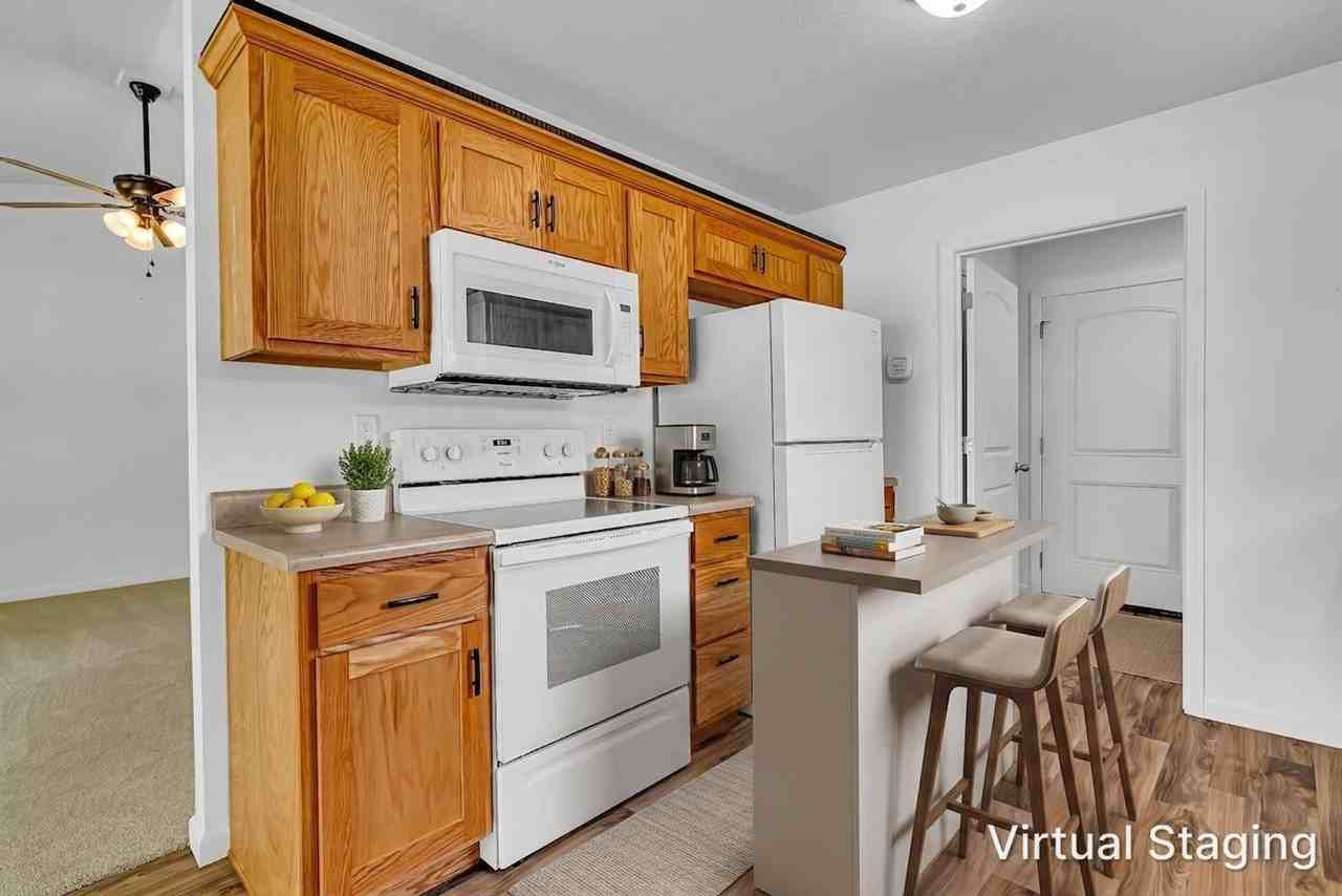 170 Travis St - Photo 4 of 31