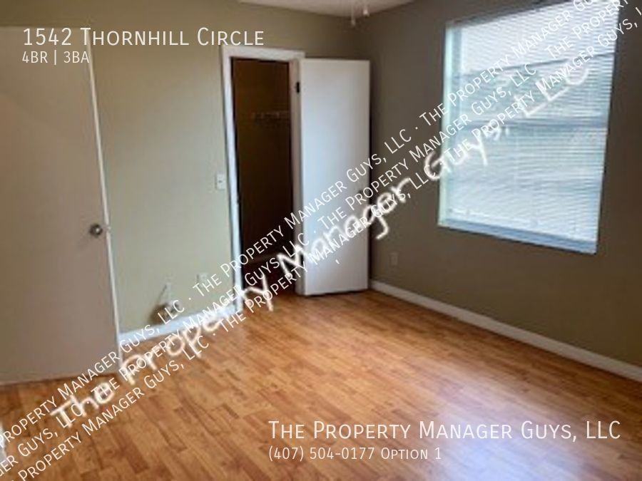 1542 Thornhill Cir - Photo 4 of 44