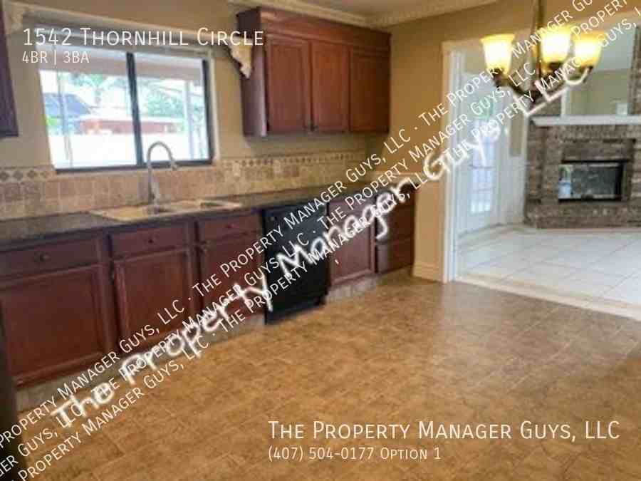 1542 Thornhill Cir - Photo 7 of 44