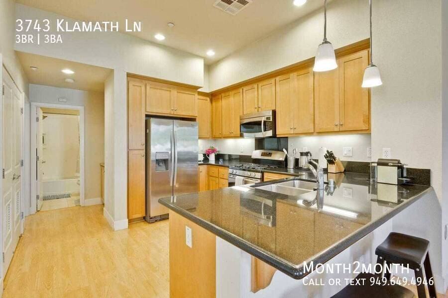 3743 Klamath Ln - Photo 5 of 40
