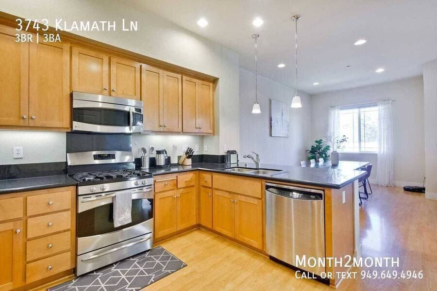 3743 Klamath Ln - Photo 6 of 40