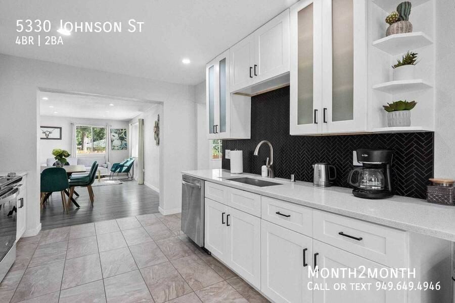 5330 Johnson St - Photo 2 of 3