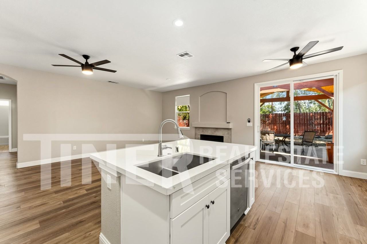 516 Costa Ln - Photo 3 of 26