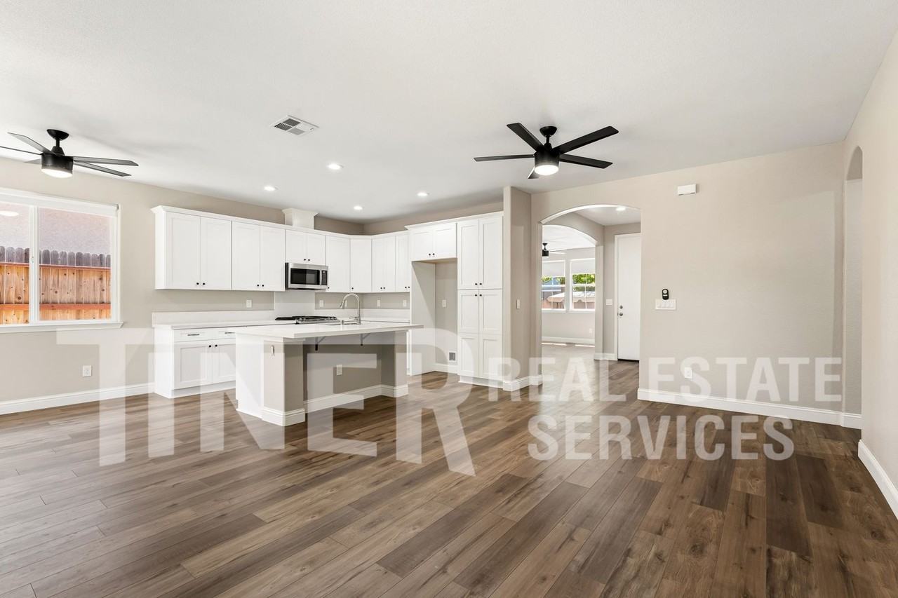 516 Costa Ln - Photo 4 of 26