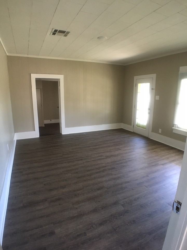 413 Moss St #1 - Photo 5 of 16