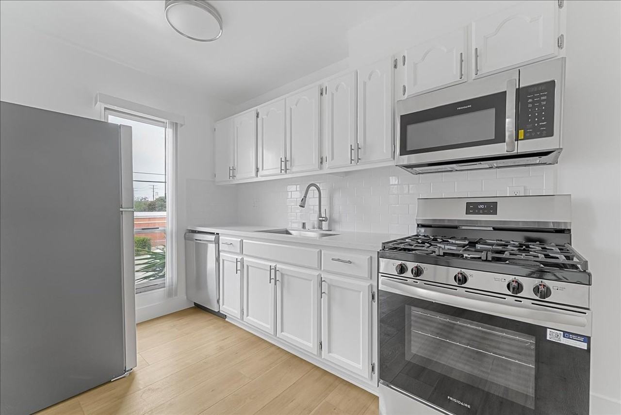 604 W G St #08 - Photo 4 of 12