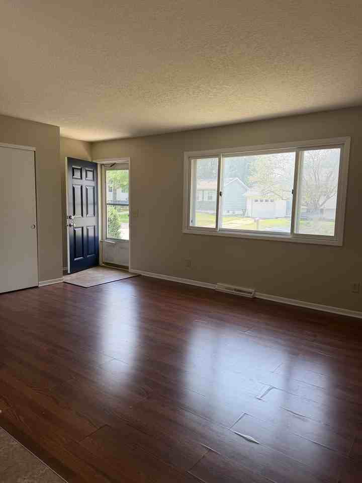 1319 N Blanchard St #2 - Photo 3 of 10