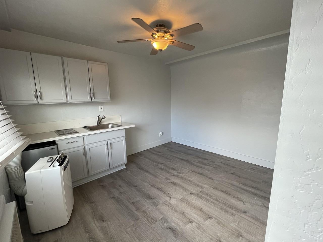 139 Pine St #139PINEST3 - Photo 4 of 5