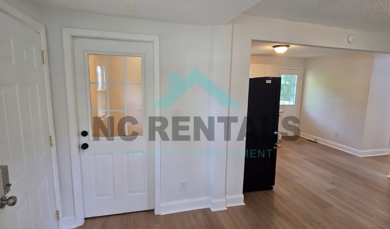 1041 Short St - Photo 4 of 29