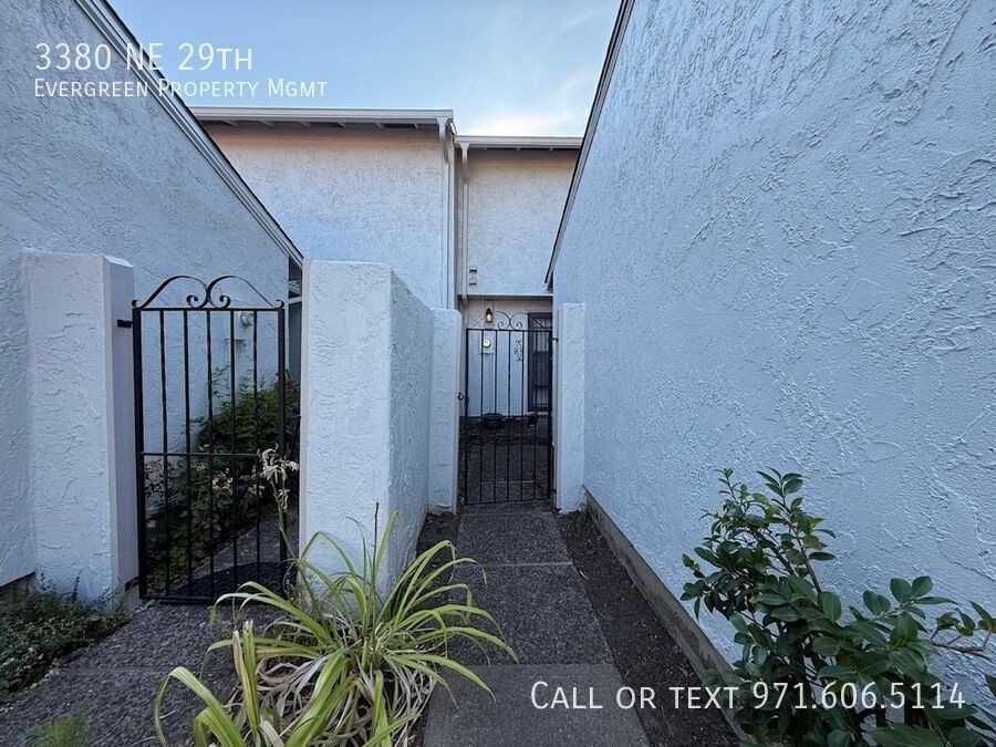 3380 Ne 29th St - Photo 4 of 31