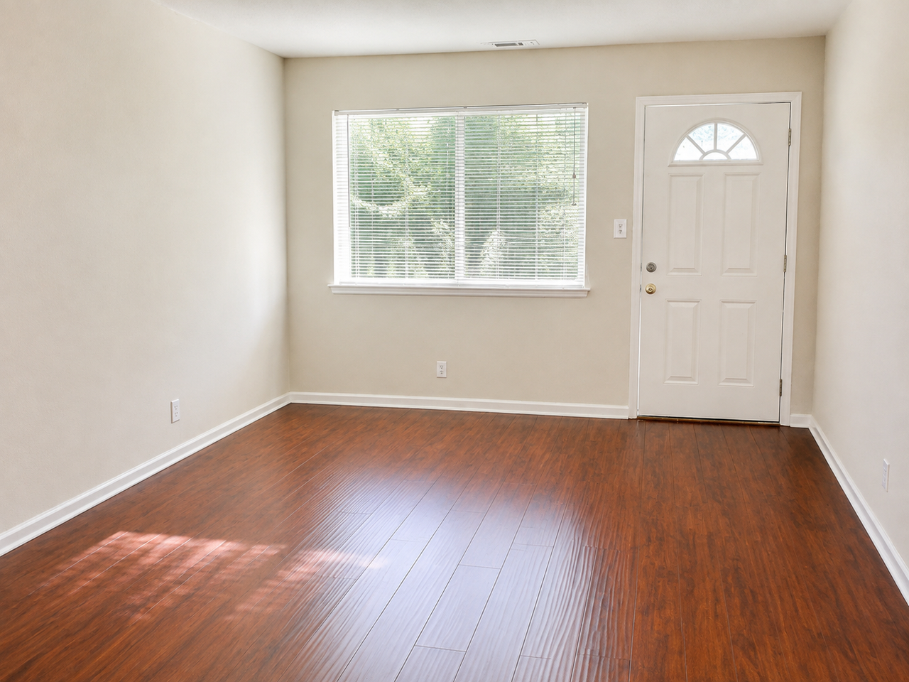 2715 La Loma Dr - Photo 3 of 12
